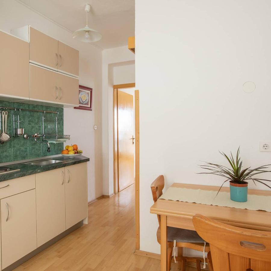 Pine And Sunshine Apartments Podgora Eksteriør billede